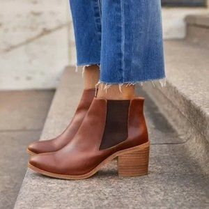 Nisolo Heeled Leather Brown Chelsea Elastic Sides Pull on Boot in Brandy Size 7.